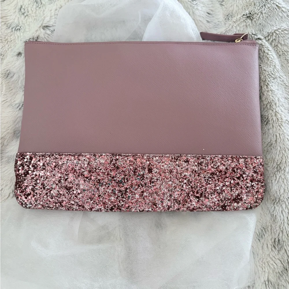 Kate Spade New York Gia Clutch/Pouch in Dusty Peony in Like New Condition.